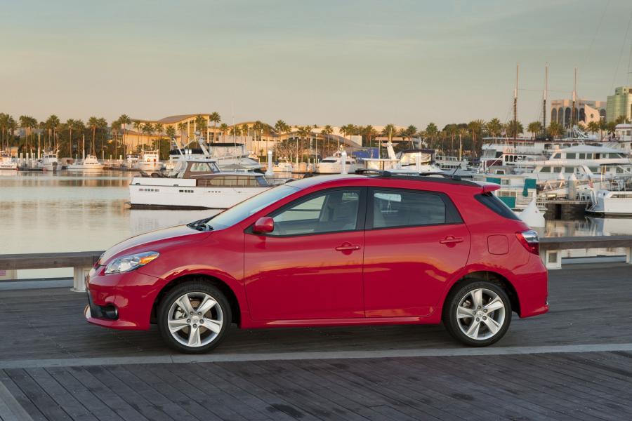  Toyota Matrix 2011 года  (фото 16 из 38)